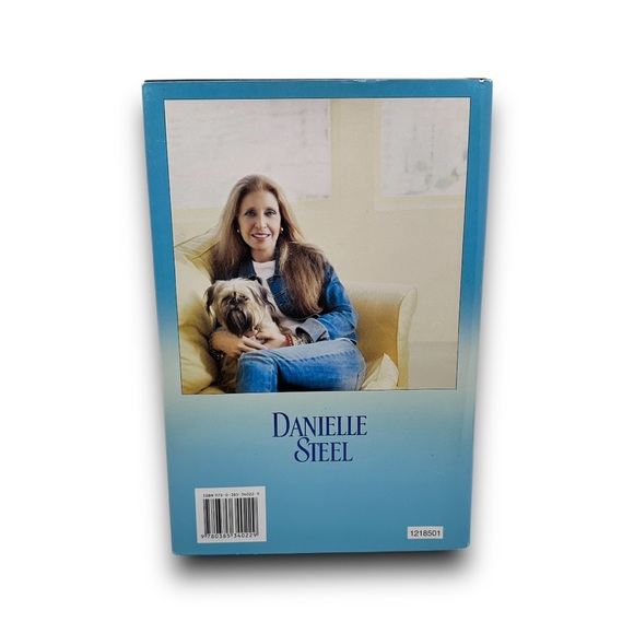 ⚡️3/$24⚡️ Sisters by Danielle Steel [Hardcover] book novel - Picture 2 of 4